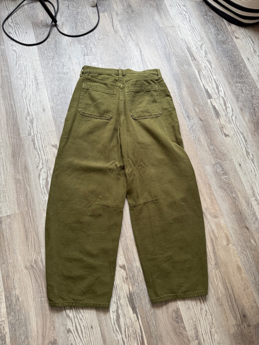 Universal Thread Olive Green Women's Cargo Pants - Picture 4 of 5